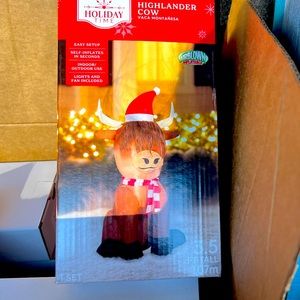 NWT HIGHLAND COW CHRISTMAS INFLATABLE
